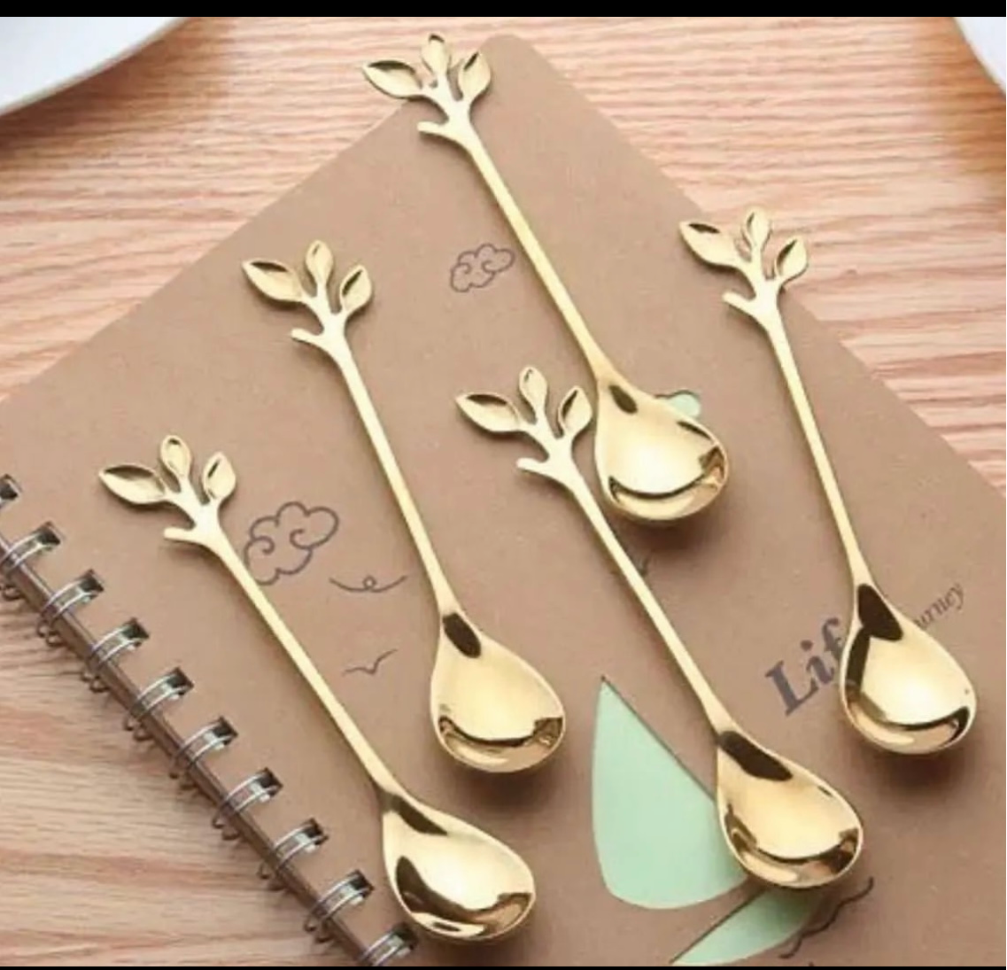 قاشق طلایی طرح برگ مناسب سرو بستنی ژله