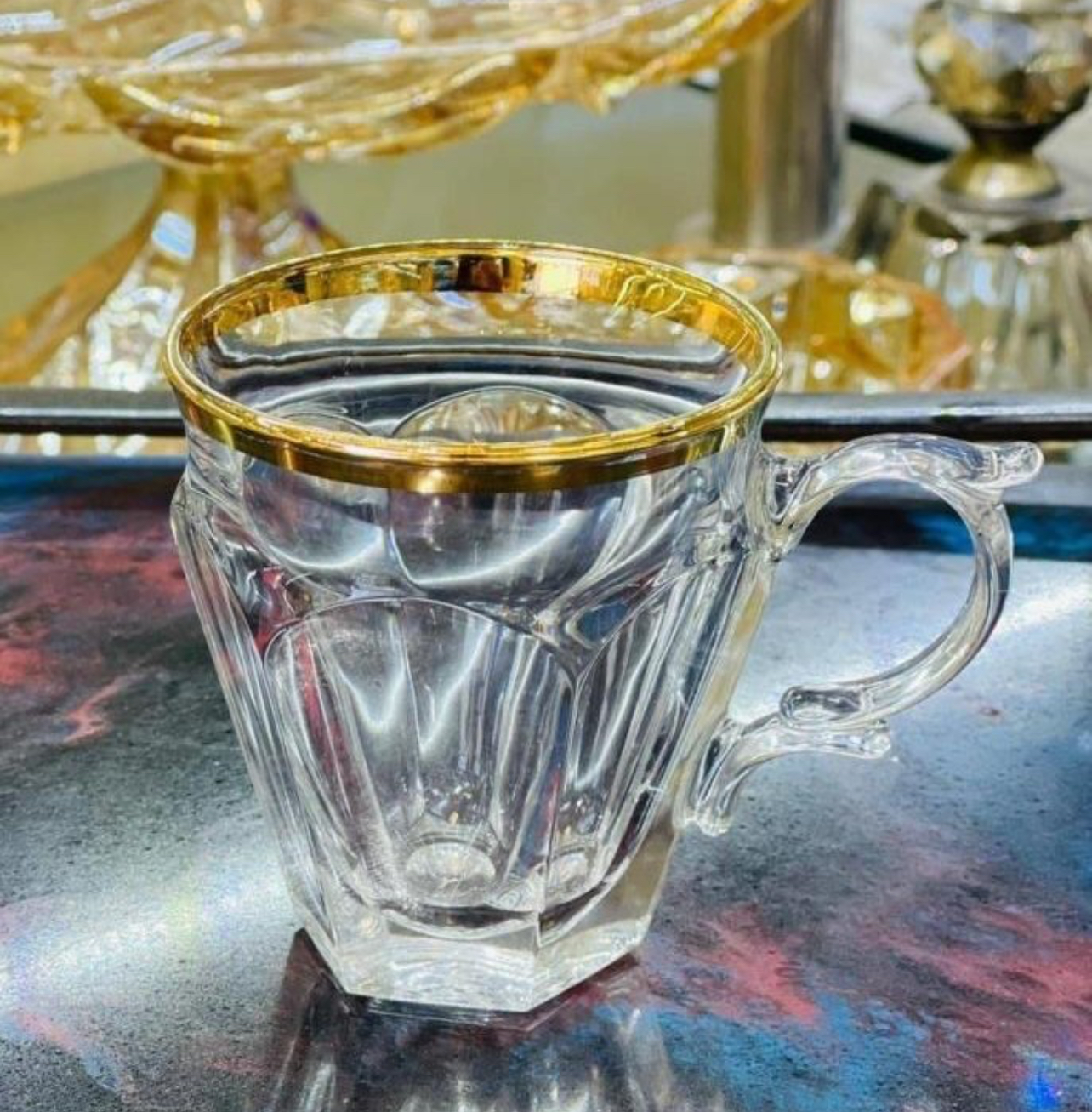 فنجان لبه طلایی